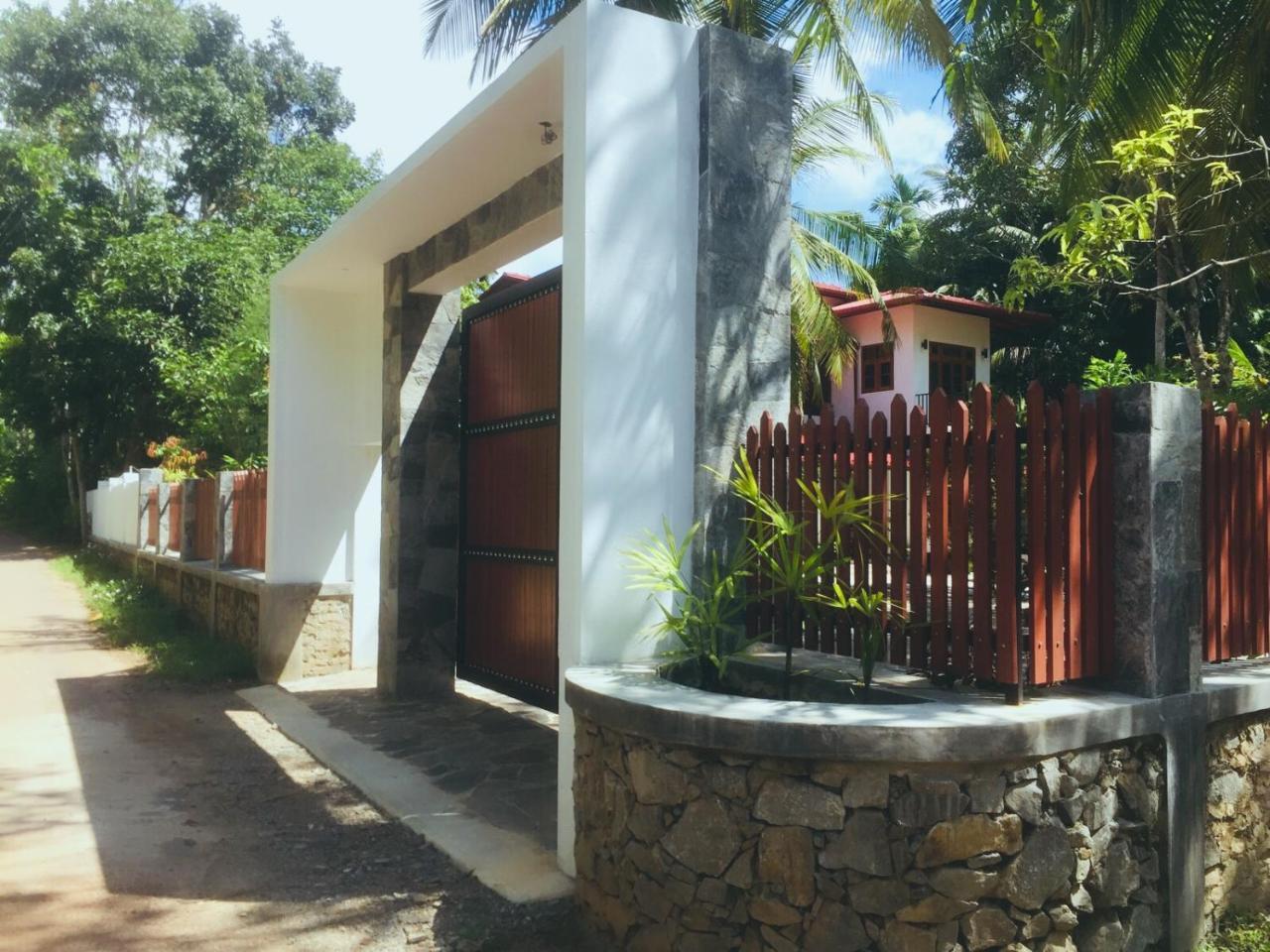 Casa Blanca Hotel Ahangama Exterior foto